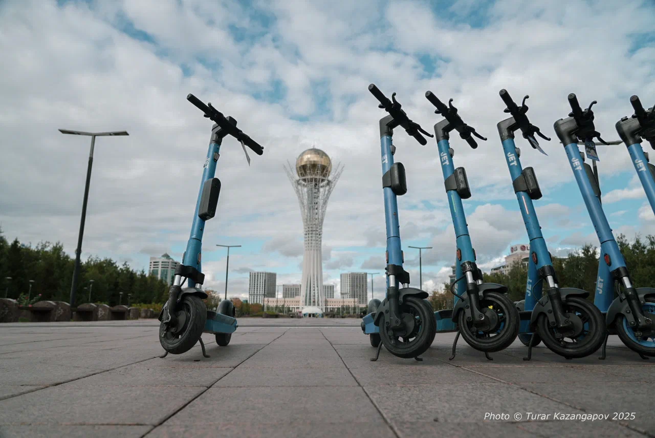 Токаев потребовал жёсткого контроля за электросамокатами