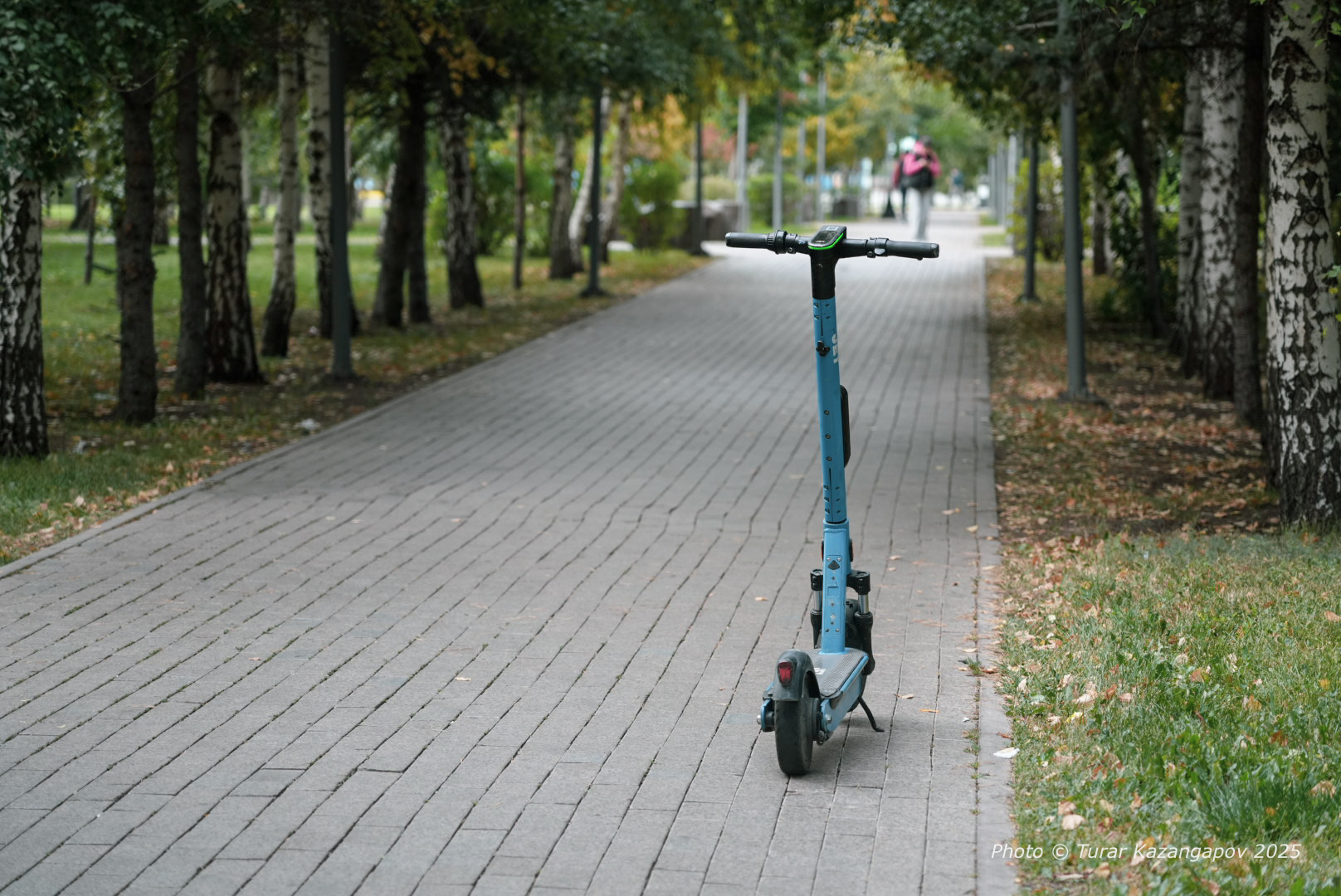 Автобус сбил двух школьниц на электросамокате на «зебре» в Алматы
