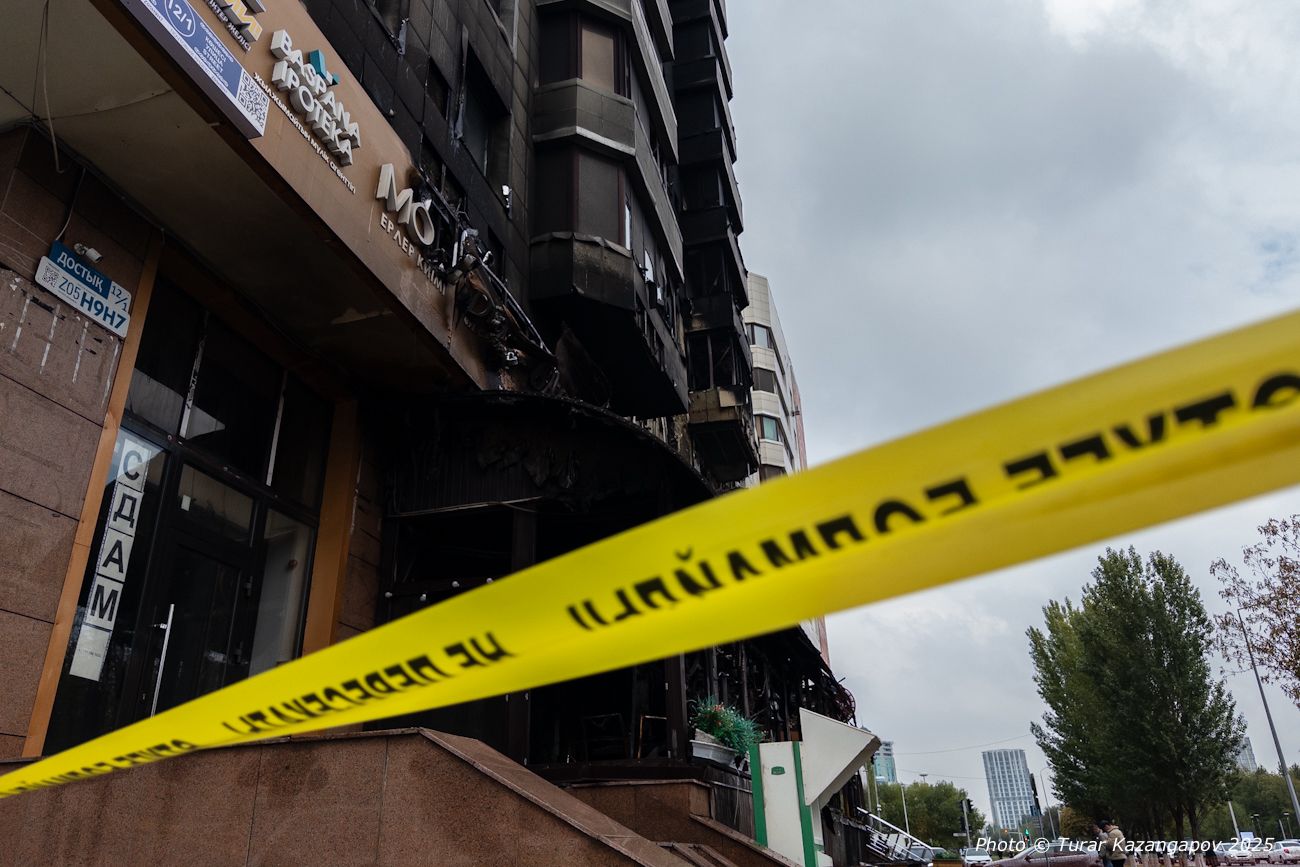 К этому часу территория оцеплена лентой.