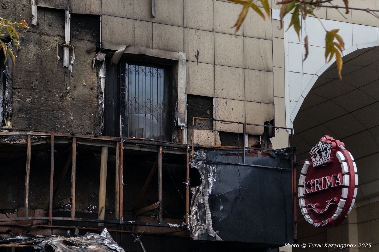 Фотографии с места: что осталось от кафе Karima после ночного пожара в Астане