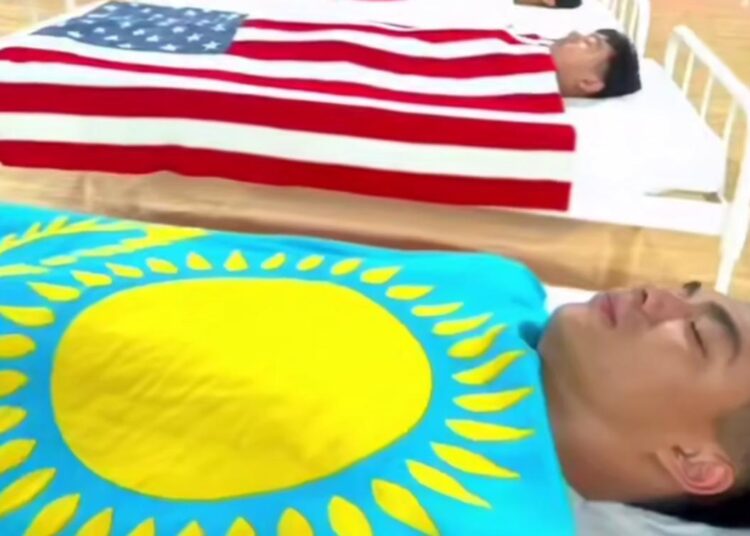 «КМС по сну»: алматинец прославился вирусными видео о вымышленных “видах спорта”
