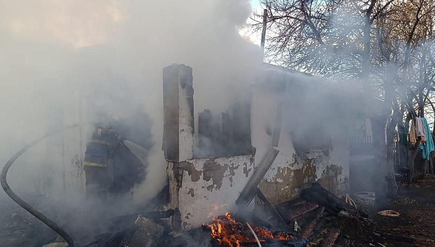Отец и сын спасли из пожара троих детей в Акмолинской области