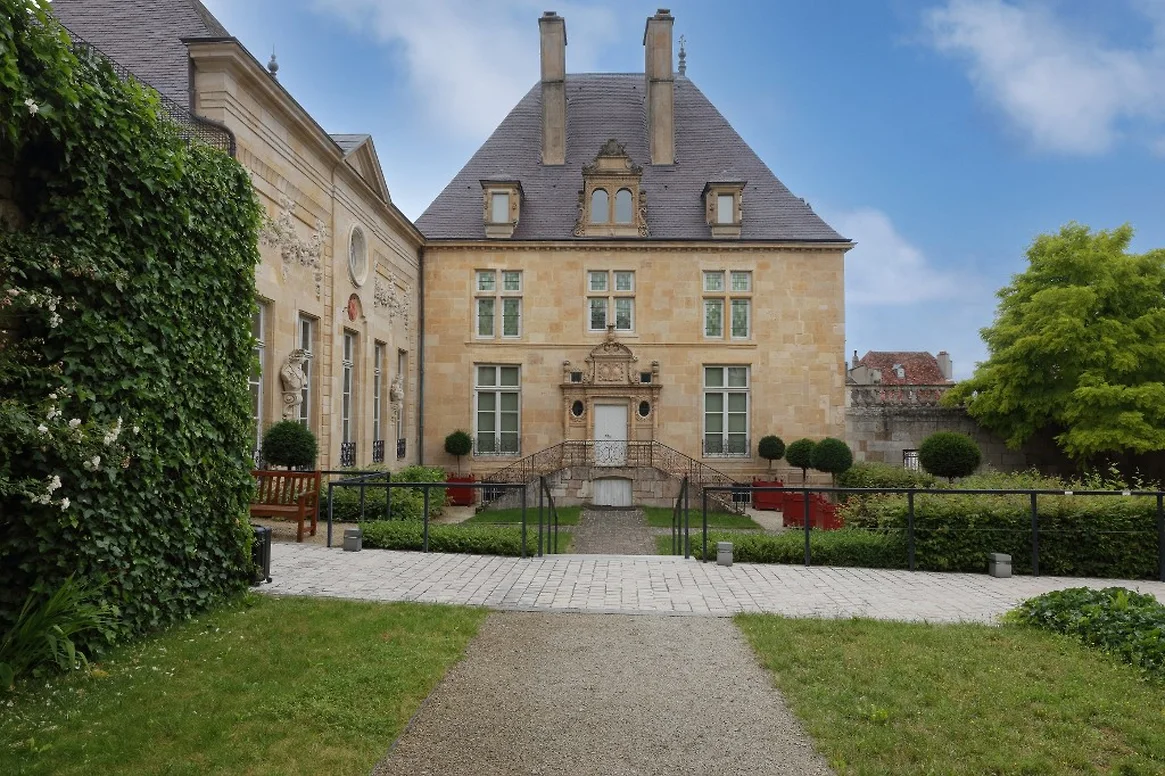 Во Франции снова ограбление: из музея похищены редкие золотые монеты