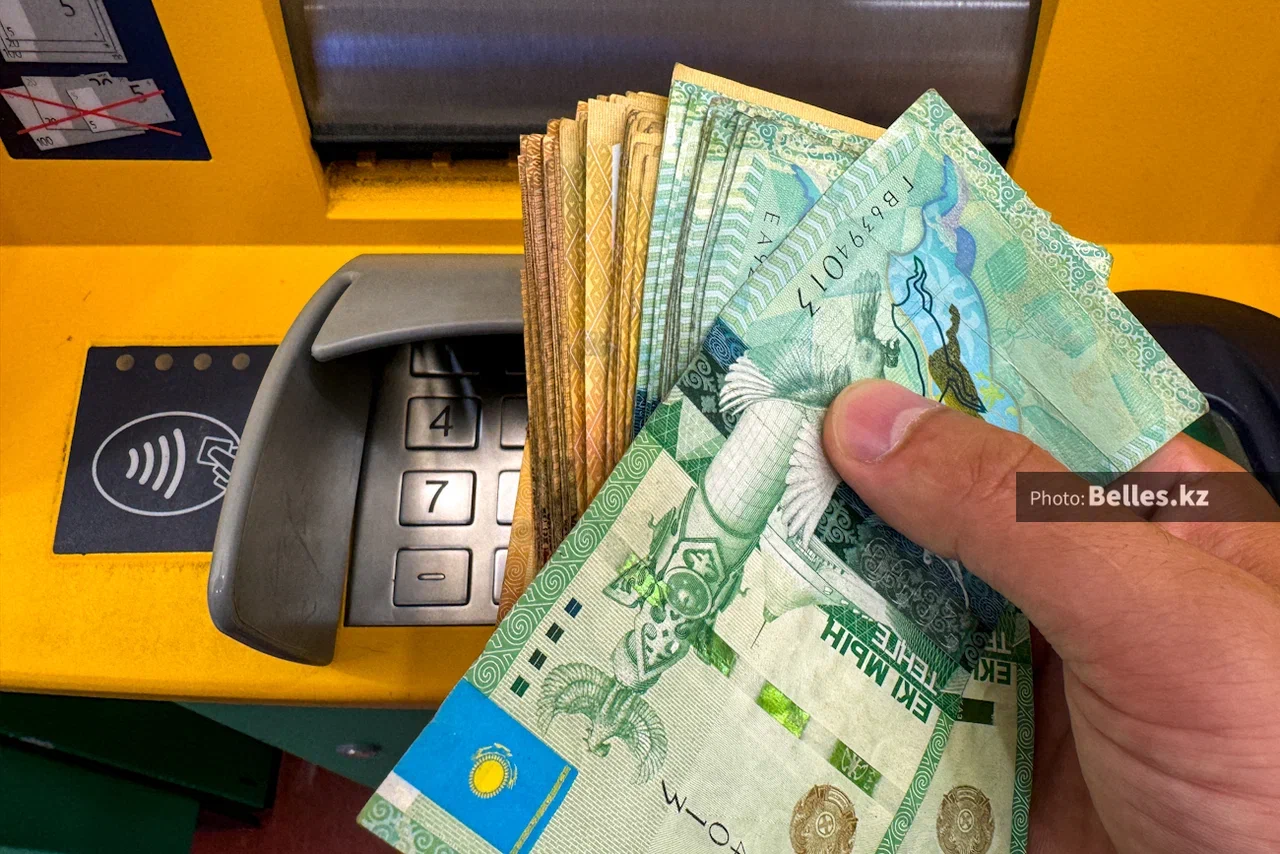 В Казахстане назвали самые высокие зарплаты: пилоты и IT-директора — в лидерах