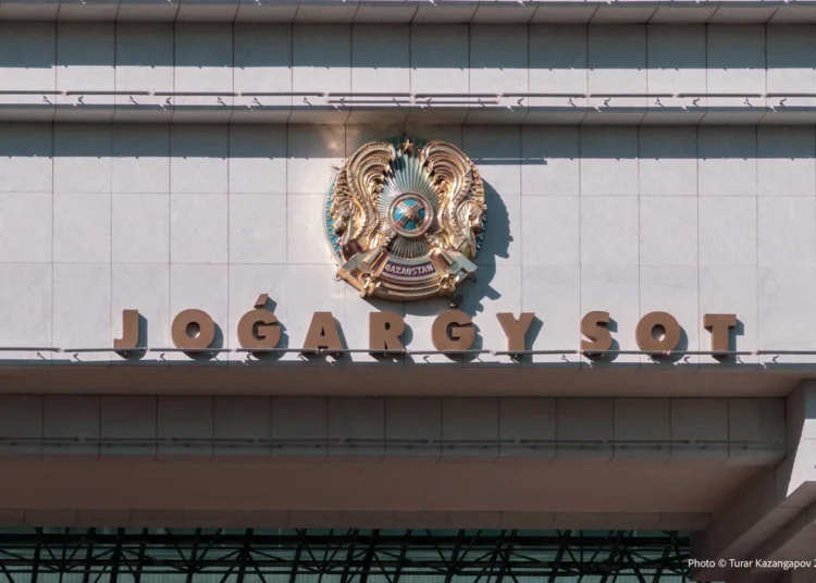Трое судей Верховного суда Казахстана ушли в отставку