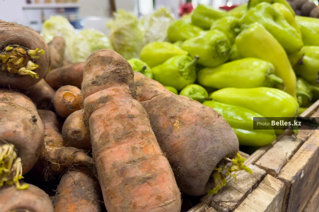 Говядина, подсолнечное масло и морковь подорожали сильнее всего за год в Казахстане
