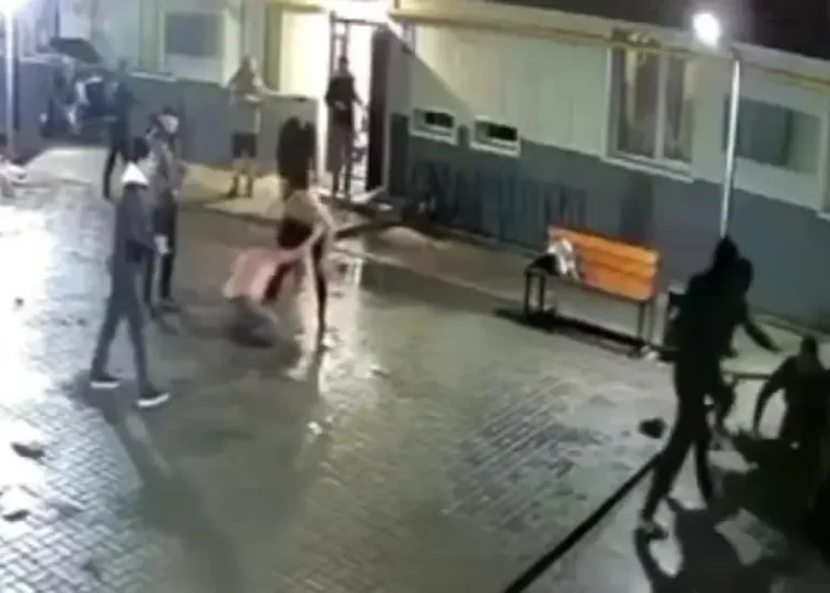 В Алматы избили охранника жилого комплекса — шестеро задержаны