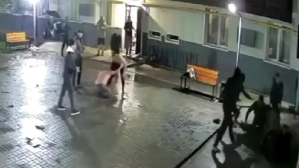 В Алматы избили охранника жилого комплекса — шестеро задержаны