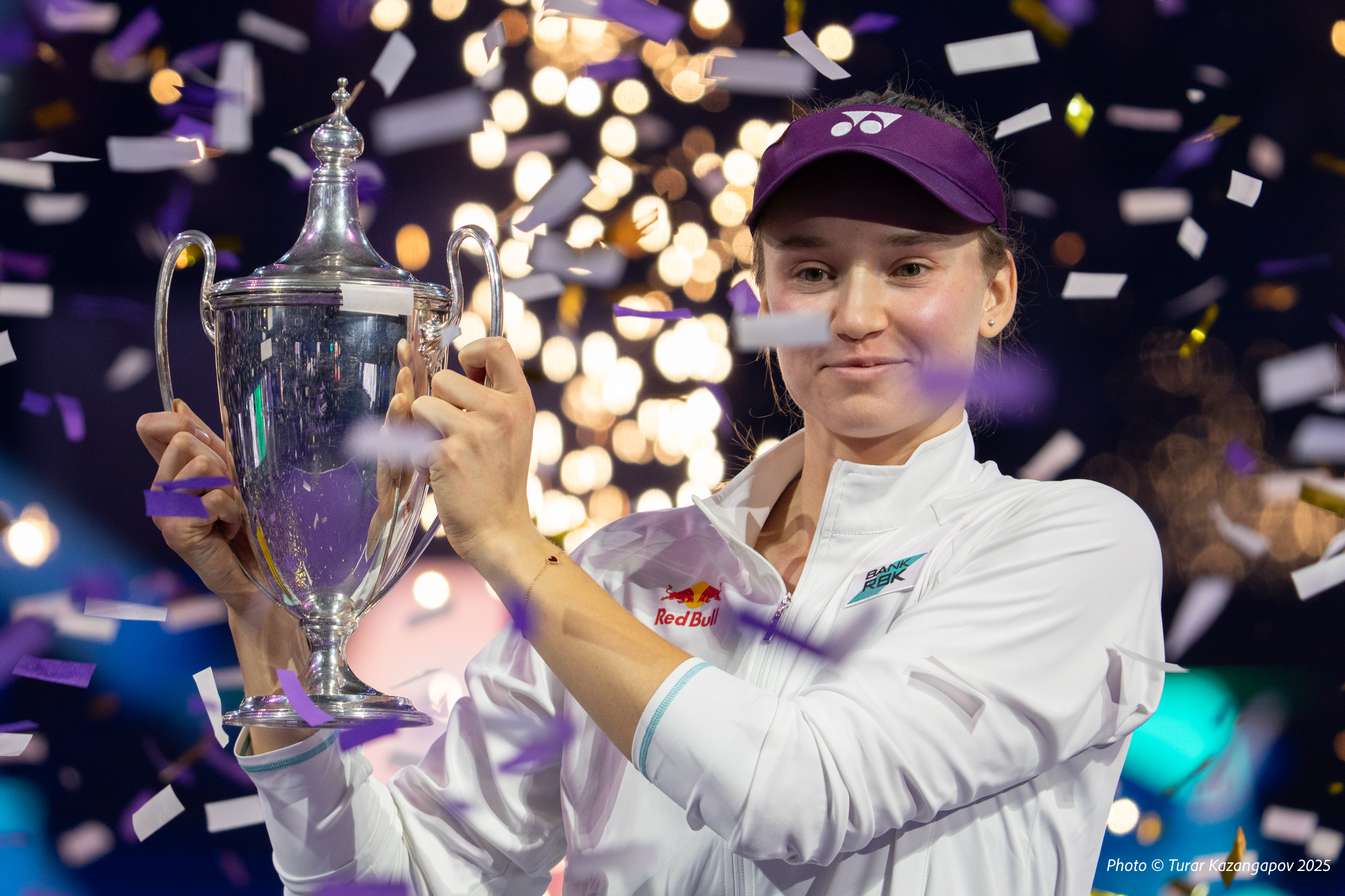 Елена Рыбакина впервые в истории Казахстана выиграла Итоговый турнир WTA