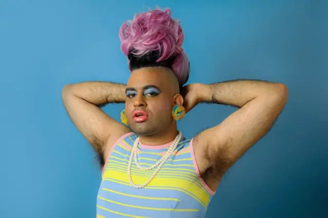 Мажилис одобрил законопроект о запрете пропаганды ЛГБТ и педофилии