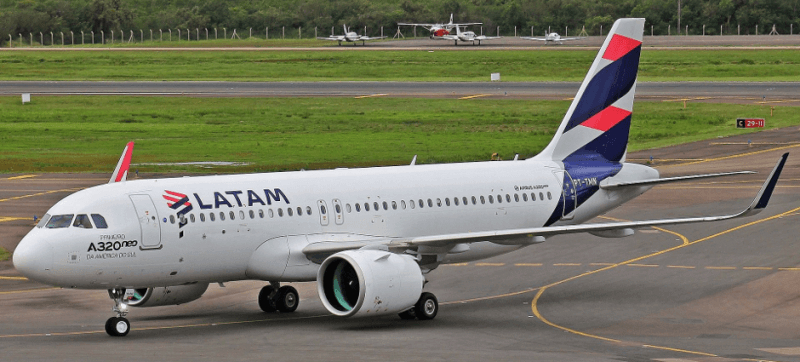 Пассажирский самолёт загорелся на взлётной полосе в Бразилии