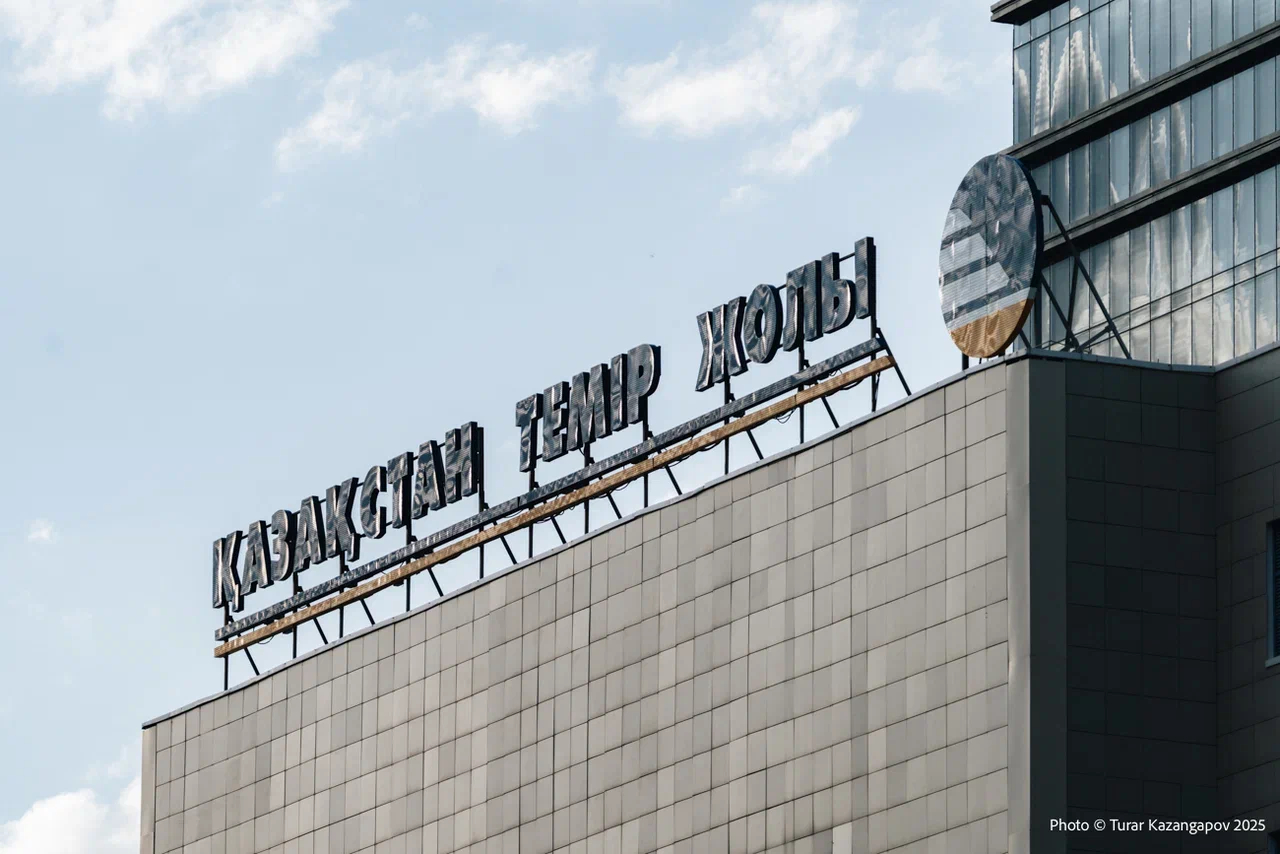 Глава КТЖ растерялся при вопросе о долгах и передал слово заместителю