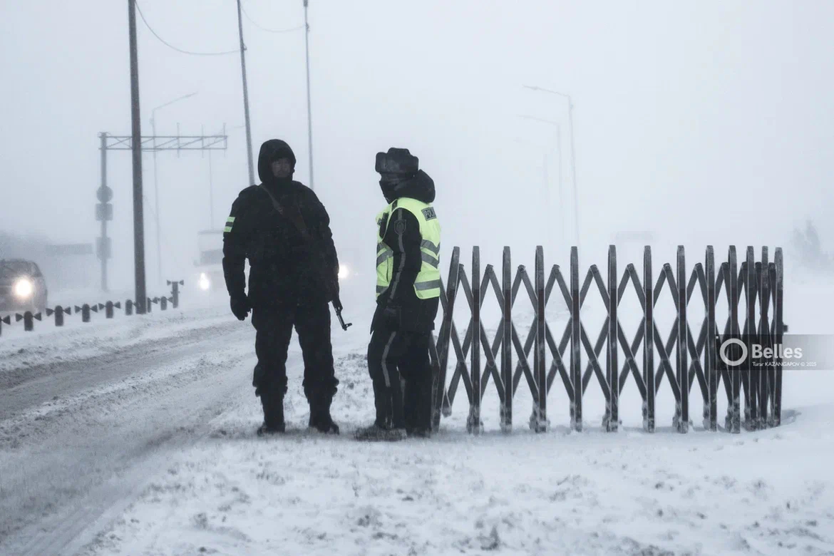 На трассе Астана - Караганда - Алматы ограничили движение из-за гололеда