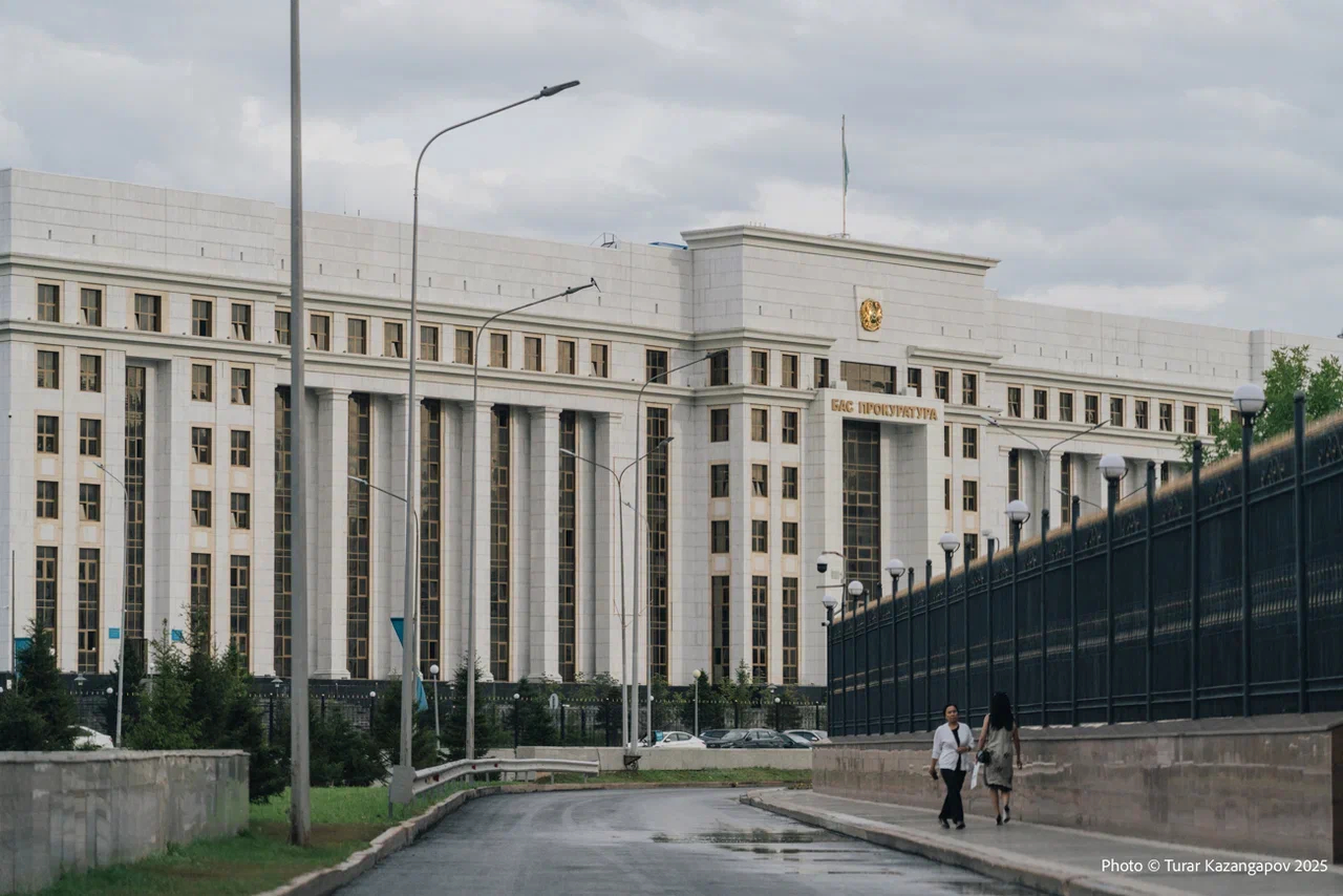 Работа, юристы и помощь с долгами: акция для подучетных в Астане