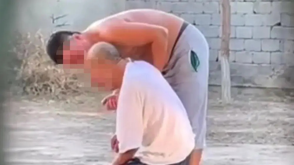 Видео избиения отца сыном дошло до суда в Туркестанской области