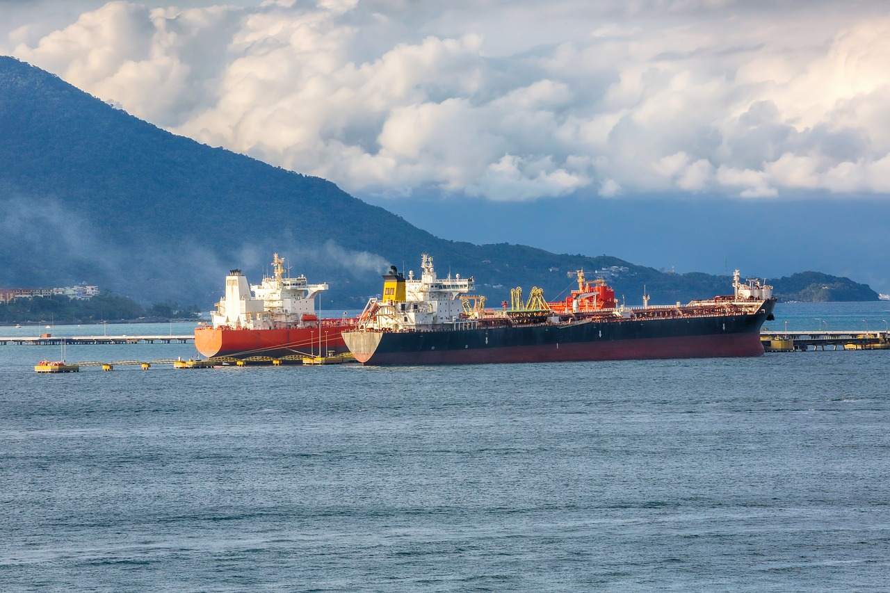 Казахстанцев арестовали в Грузии за тайный сбыт нефти