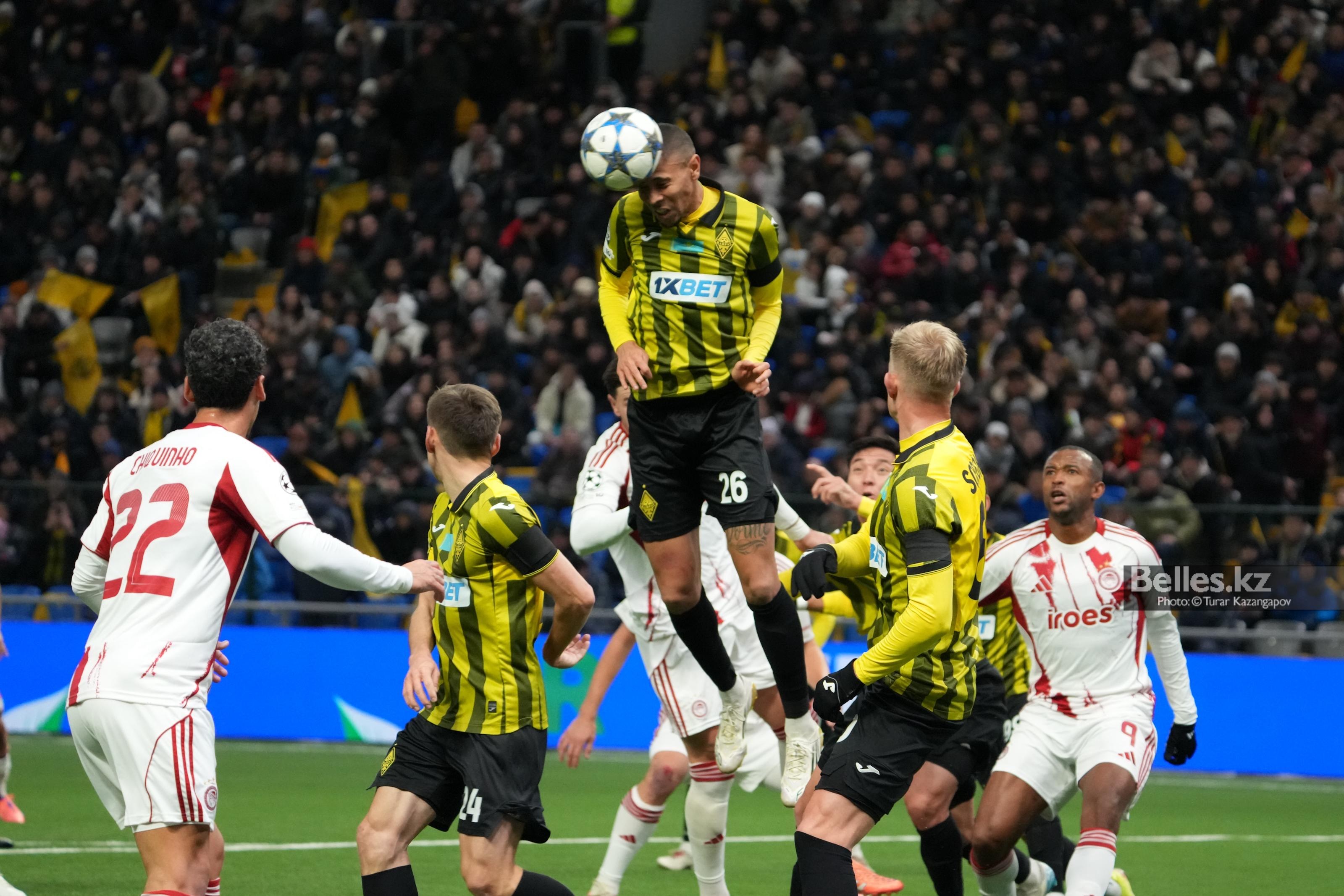 «Олимпиакосу» отменили гол из-за офсайда в матче с «Кайратом» в Астане. Итоги первого тайма