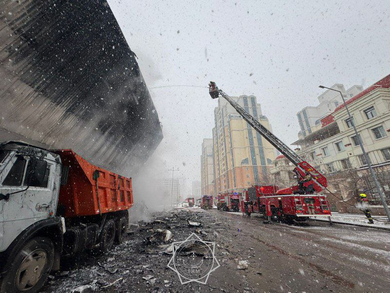 В Астане загорелось здание бывшего кинотеатра Cinema City