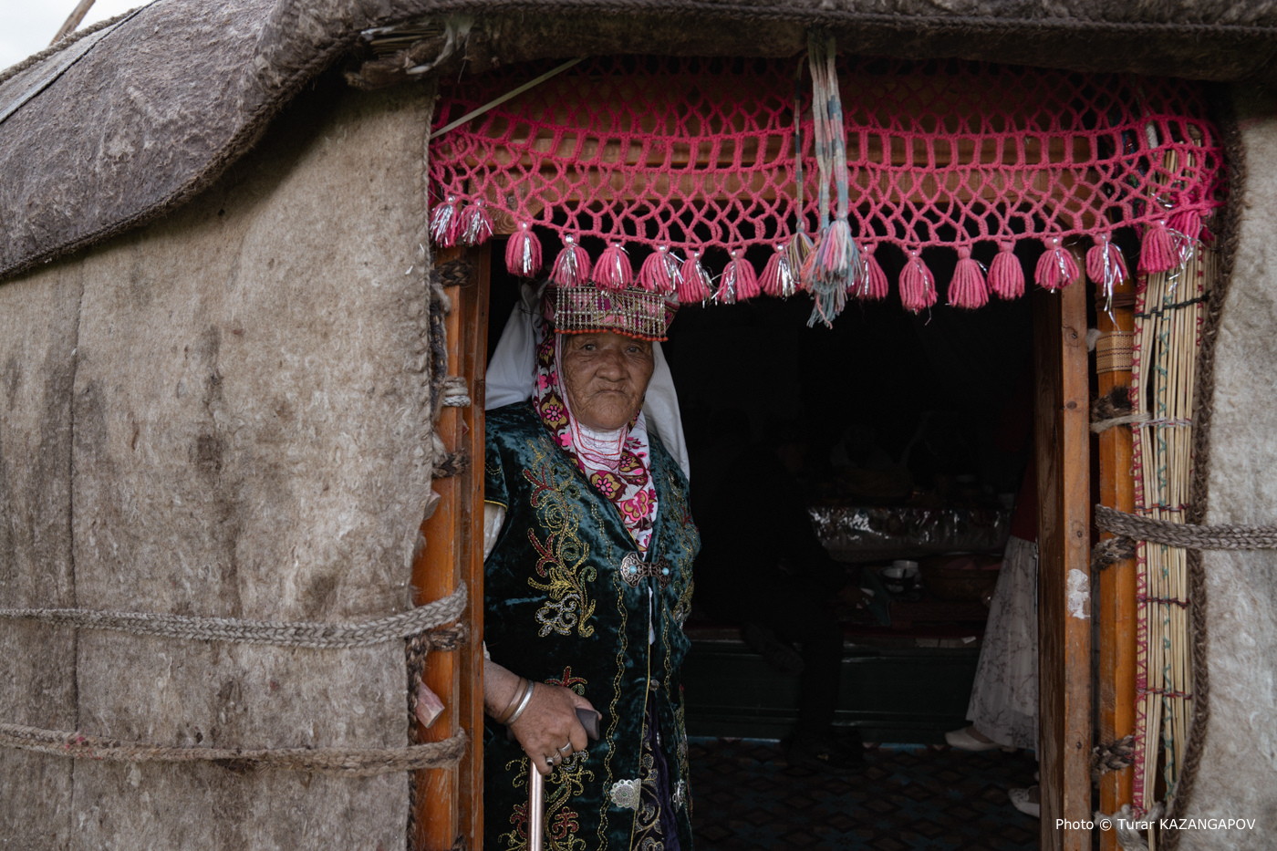 Юрты, степи и контроль гостей: как живут этнические казахи в Китае