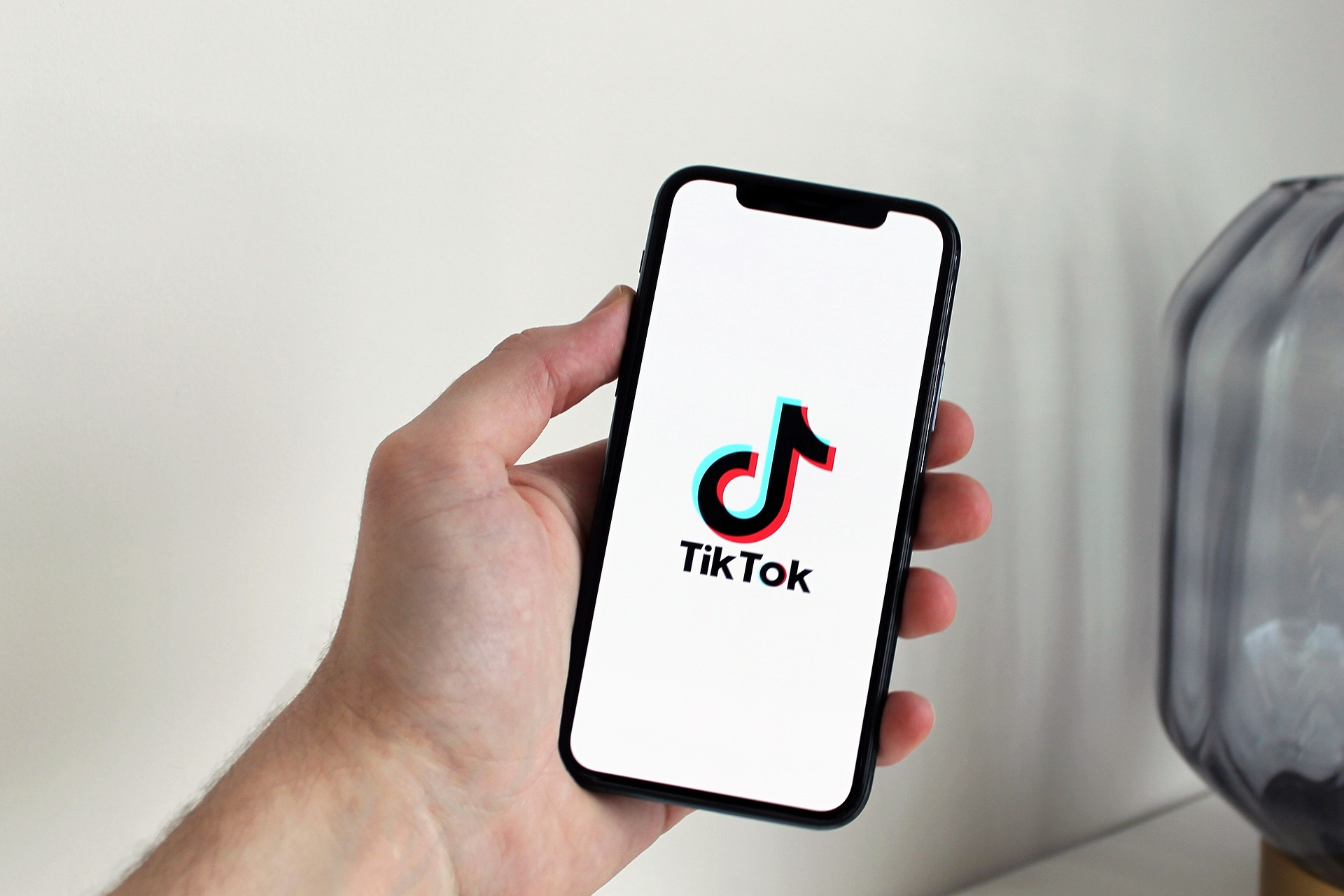 TikTok начнёт проверять возраст пользователей по-новому в странах Евросоюза