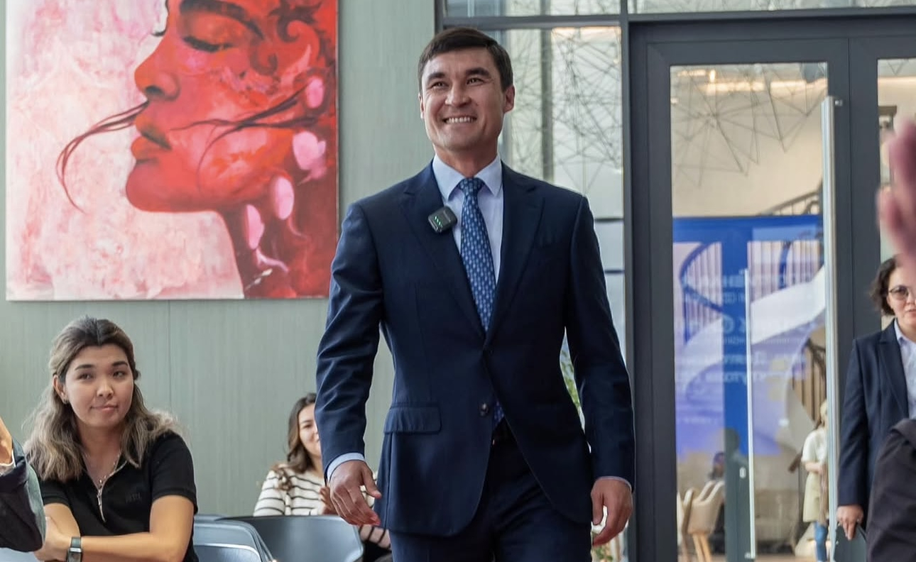 Серика Сапиева избил его заместитель-самбист