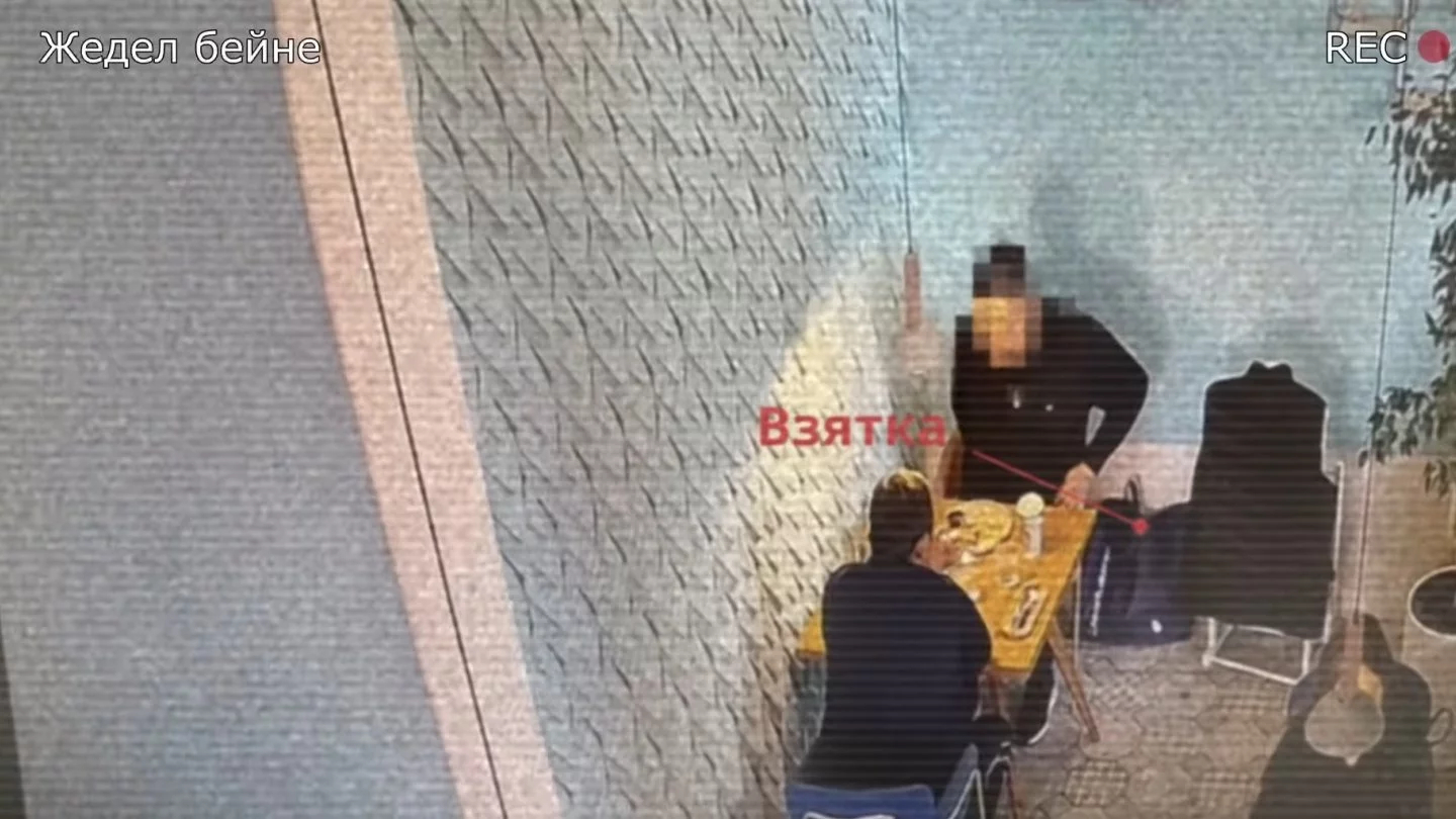 Многомиллионные взятки и контрабанда: в ЗКО задержан высокопоставленный налоговик