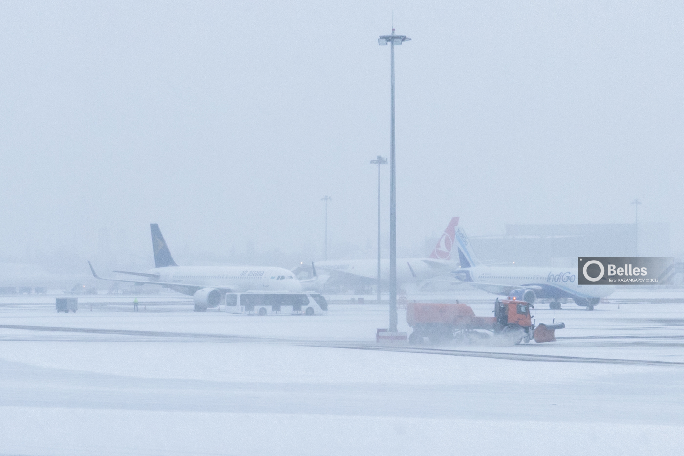 Вылеты из аэропорта Алматы задерживают из-за неблагоприятной погоды