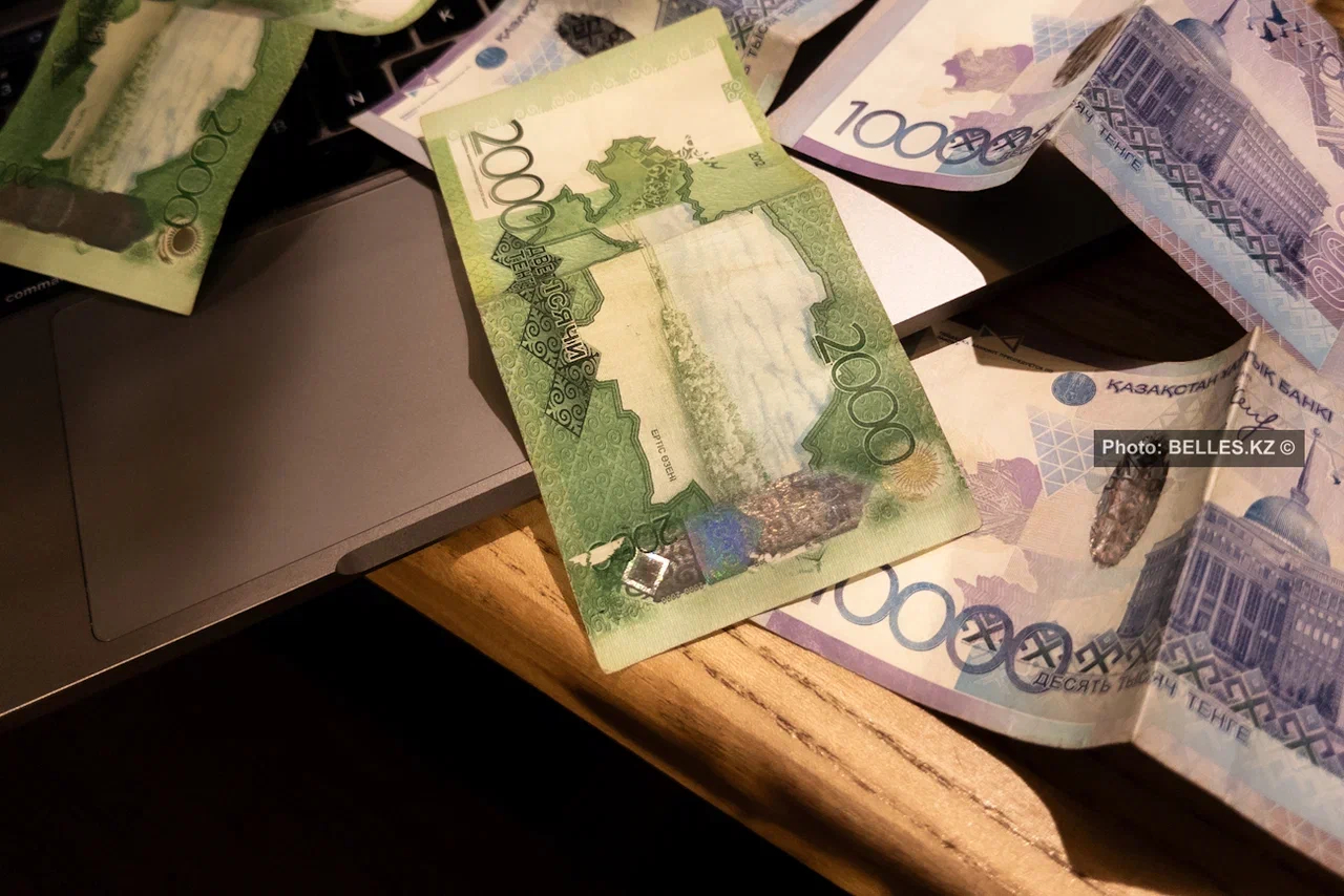 Работодателям повысили пенсионный взнос: сколько будут отчислять за казахстанцев с 2026 года