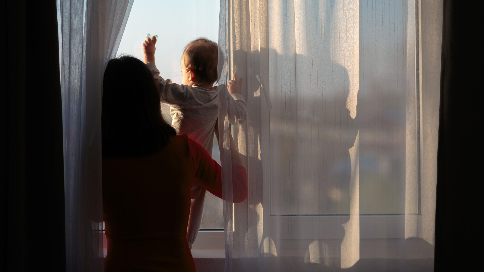 Мать, выбросившая детей с многоэтажки в Жамбылской области, не долечила тяжёлую депрессию