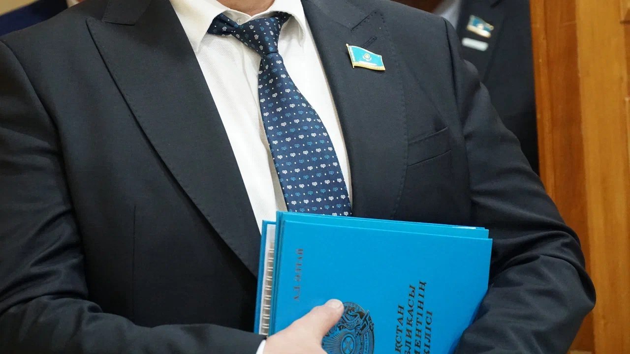 Депутат предложил создать штаб для разъяснения проекта новой Конституции РК