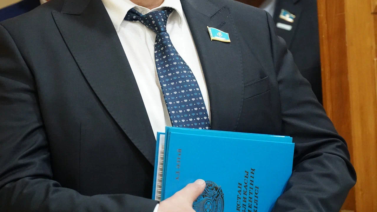 Депутат предложил создать штаб для разъяснения проекта новой Конституции РК