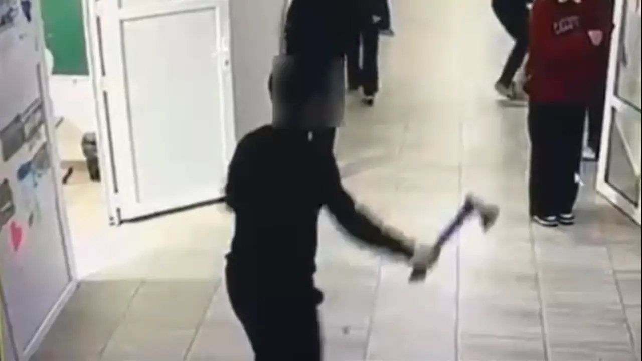 Нападение с топором в школе Кульсары: двое пострадавших