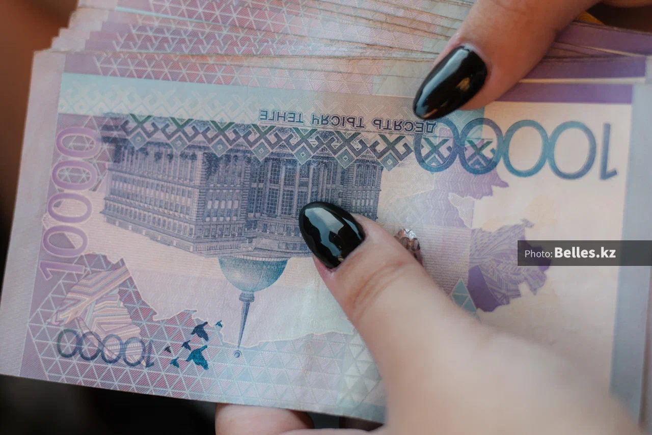 Аналитики в четвертый раз улучшили прогноз курса тенге на 2026 год