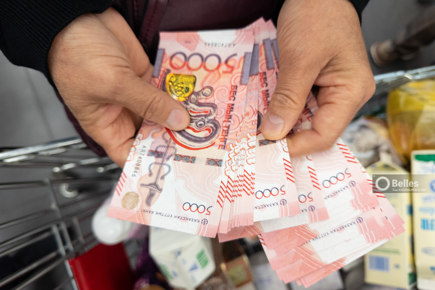 Минимальную зарплату в Казахстане хотят повысить до 150 тысяч тенге