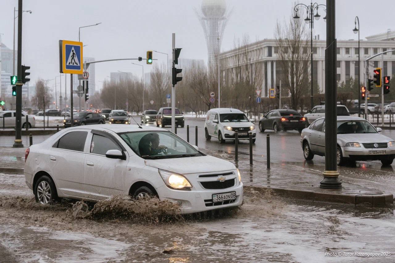 Снег и гололёд привели к 45 авариям на дорогах Астаны