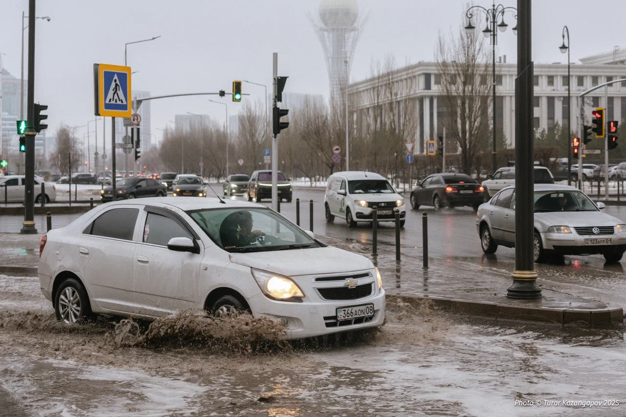 Снег и гололёд привели к 45 авариям на дорогах Астаны