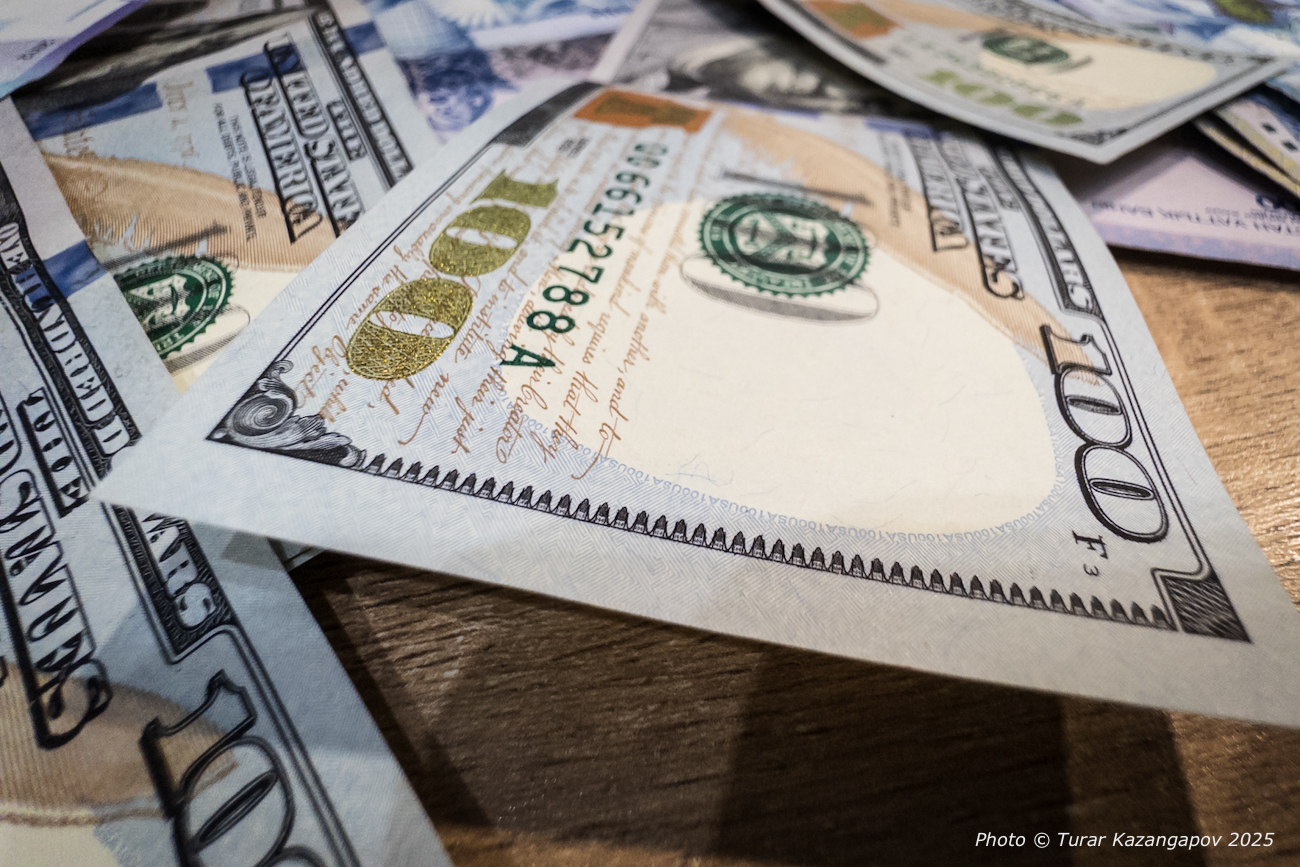 Из Казахстана в Кыргызстан перевели более 35 млн долларов