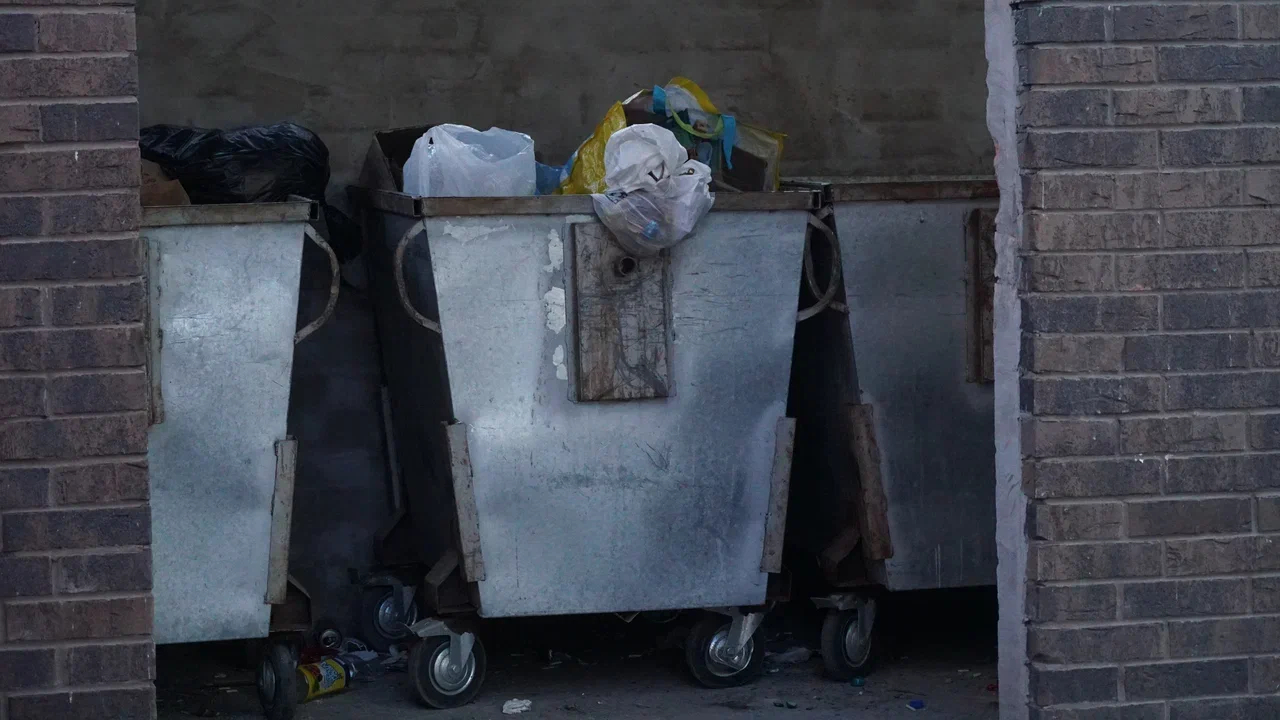 Тело новорождённого нашли прямо в мусорном баке в Семее