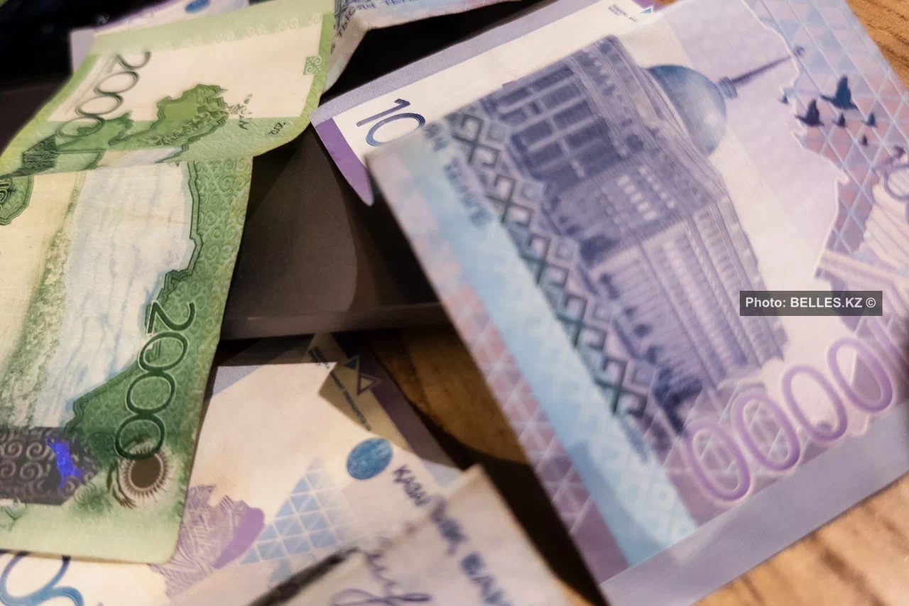Депозиты казахстанцев заметно выросли за год благодаря зарплатам и прибыли компаний