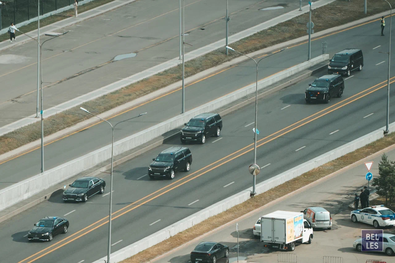 Люксовые авто почти на 100 млн тенге арендует Минпром в Казахстане