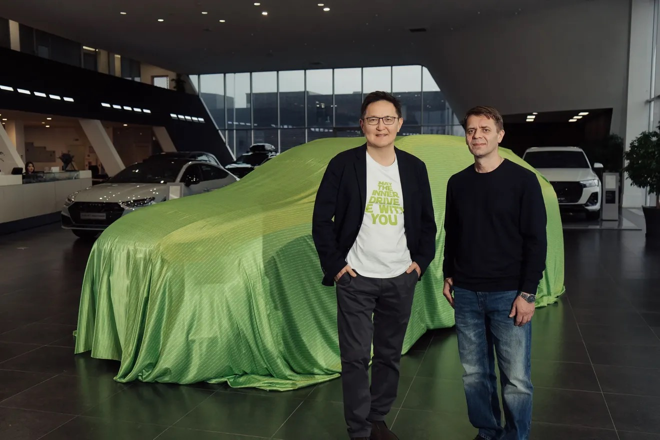 Глава InDrive подарил Audi Q8 отцу олимпийского чемпиона Михаила Шайдорова