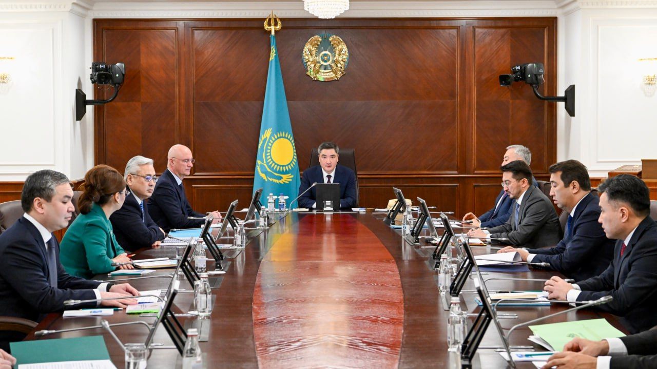 Новый министр труда принес присягу на Конституции Казахстана