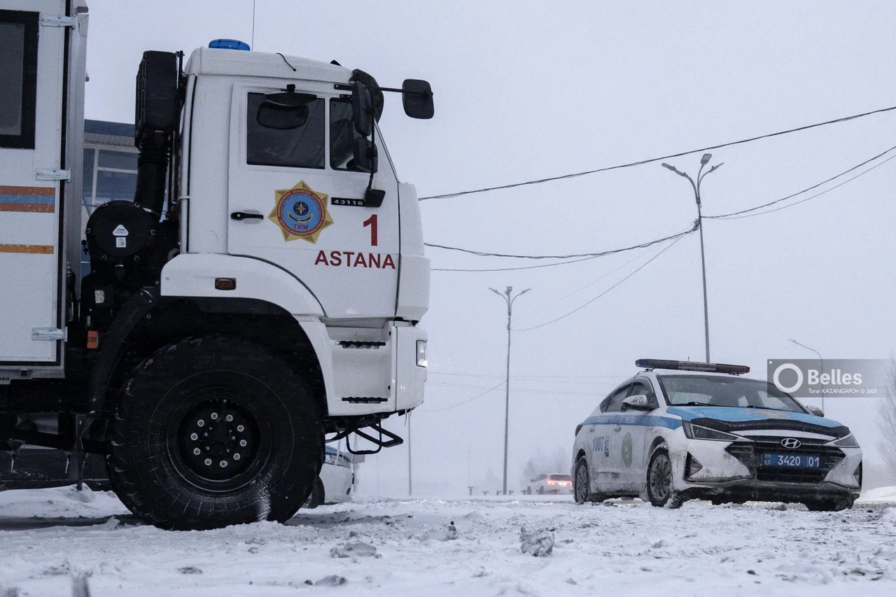 Метель парализовала дороги сразу в семи регионах Казахстана