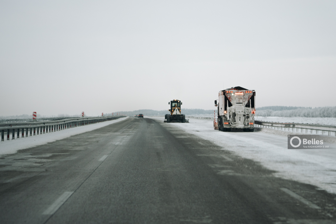 Из-за снегопада перекрыли трассы: движение ограничили в области Абай