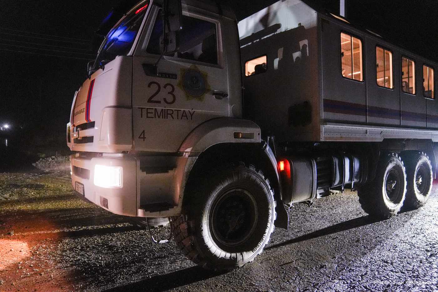 Пожар у озера Жарсор охватил 200 гектаров сухой травы