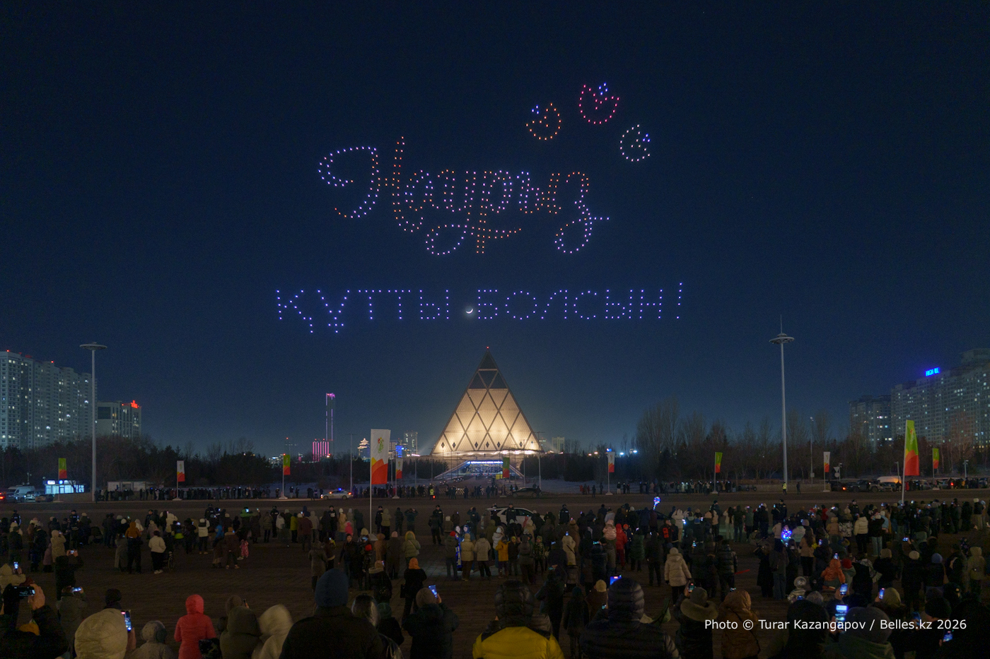 Небо ожило: в Астане запустили яркое дрон-шоу к Наурызу