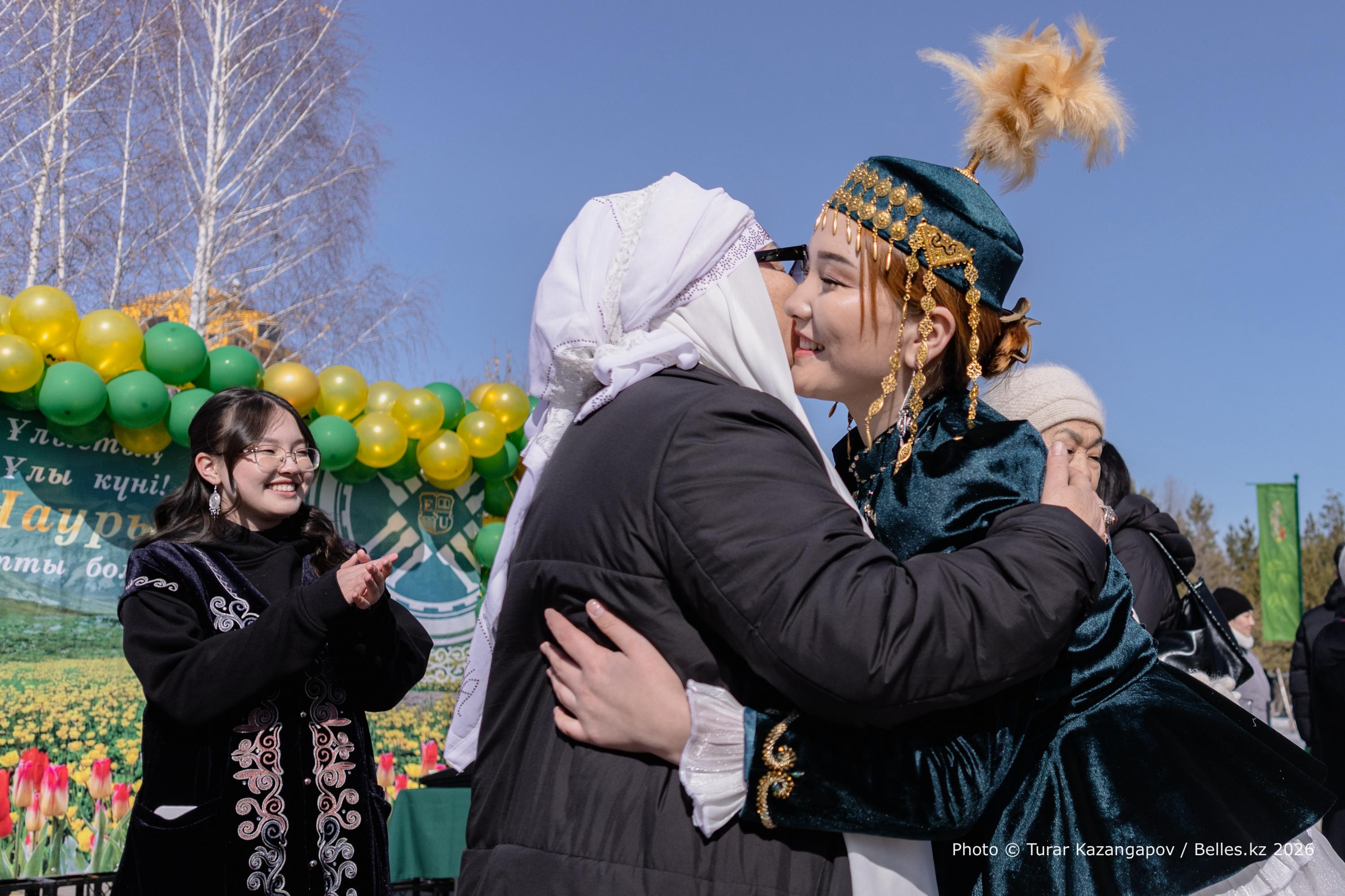 Юрты, щедрые угощения и музыка: Астана с размахом празднует Наурыз