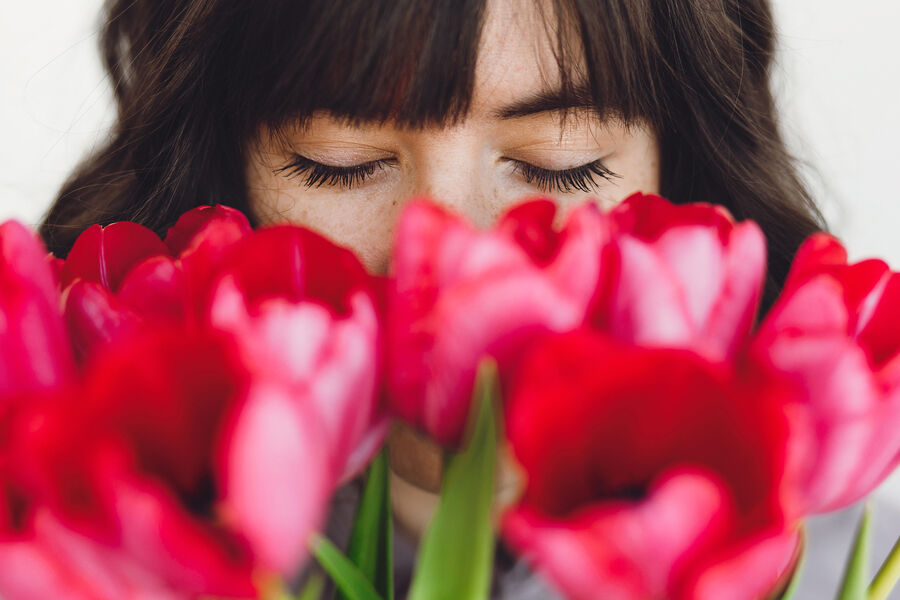 «Женщина — душа нации»: президент поздравил казахстанок с 8 Марта