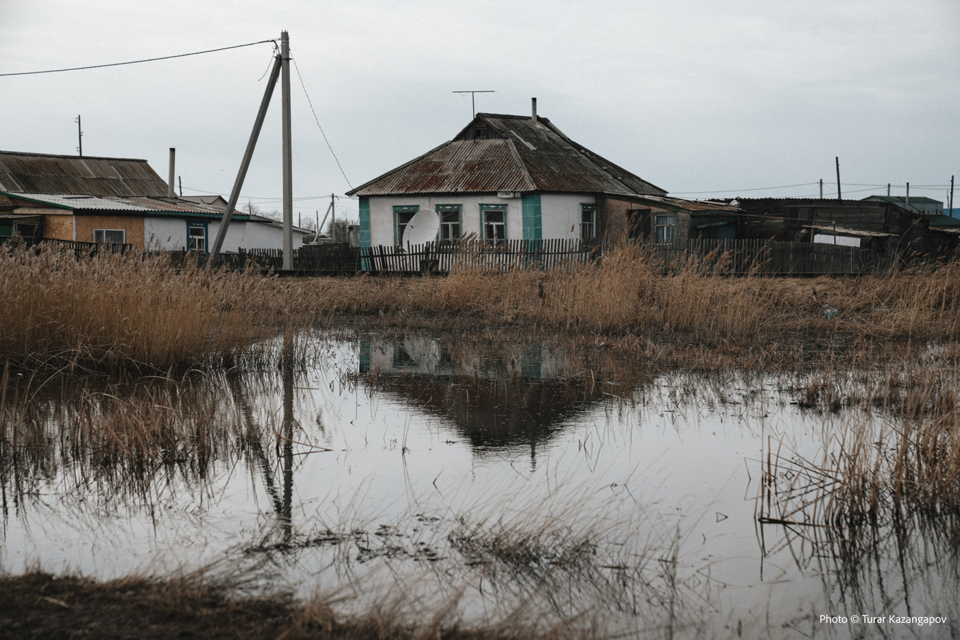 Частный сектор Семея под угрозой подтопления из-за талых вод