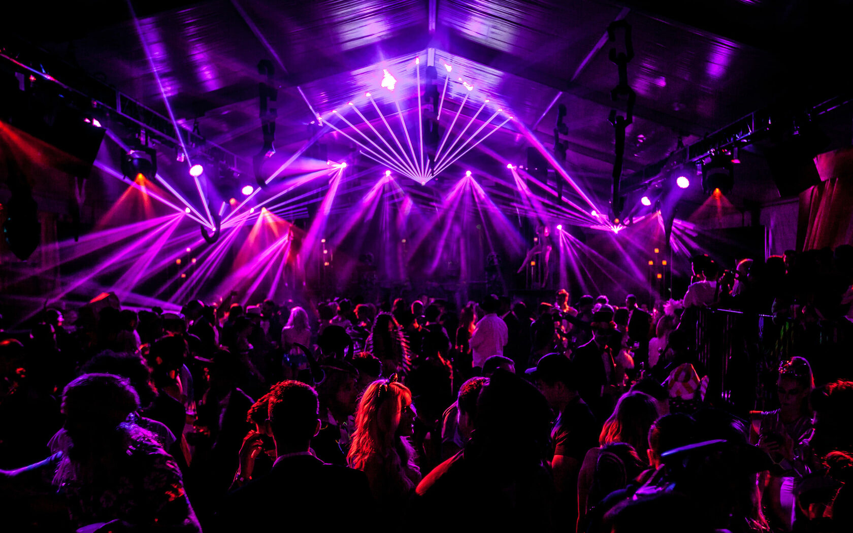 Наркоторговлю выявили в элитном клубе Алматы: задержан сотрудник заведения